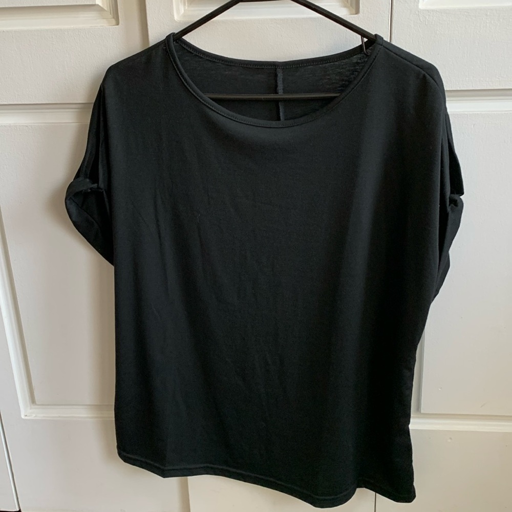 Black tshirt with side slit sleeves